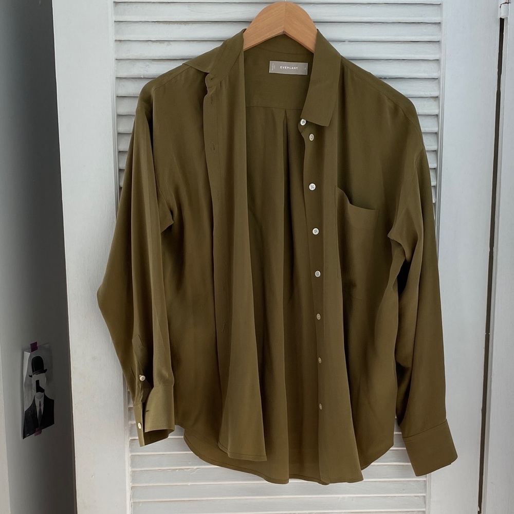 Everlane silk blouse in olive/sage green, size 2